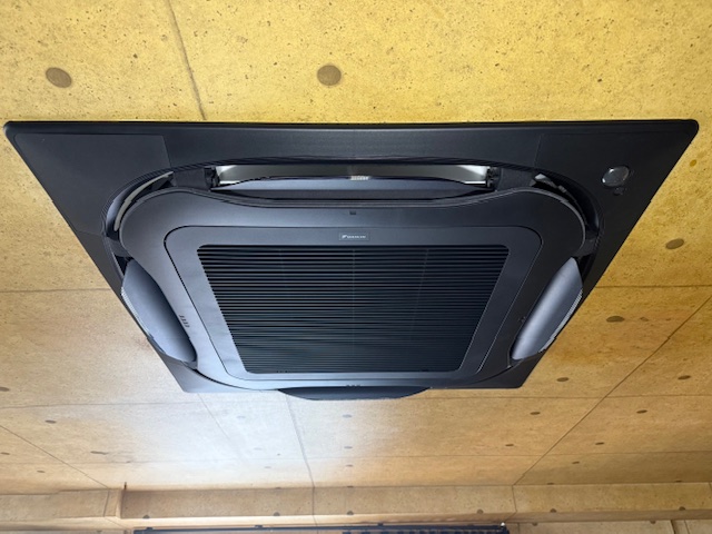 【神戸市 飲食店】業務用エアコン工事