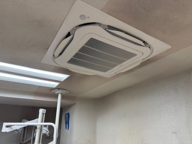 【神戸市　クリニック】業務用エアコン取替工事　