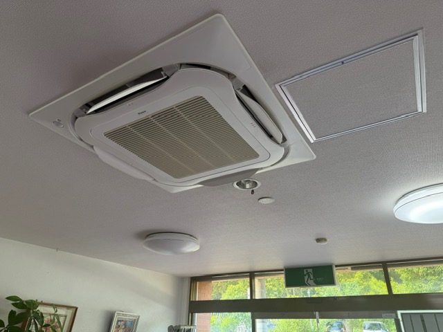 【神戸市　西区】デイサービス施設 エアコン取替工事