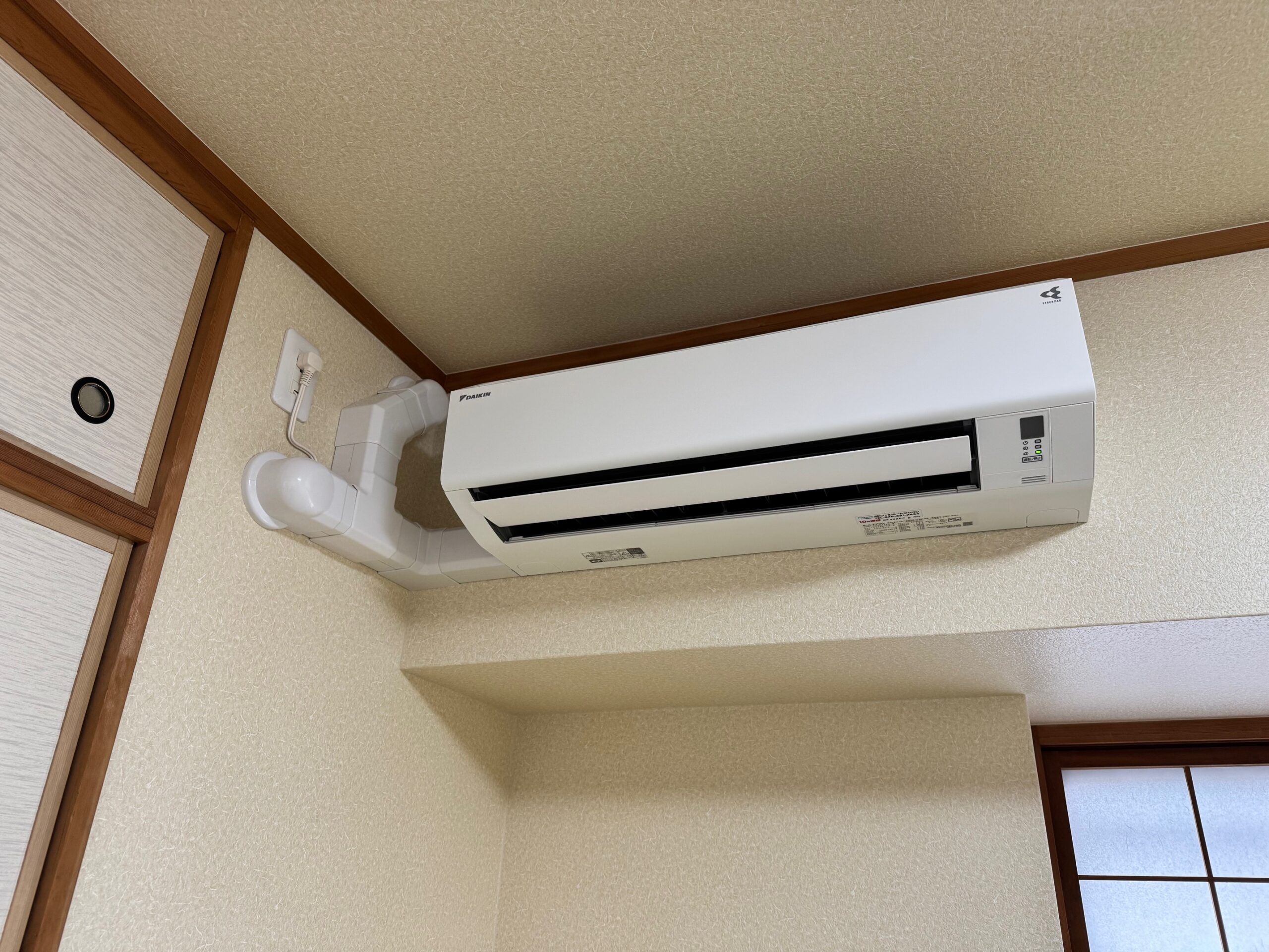 【神戸市　マンション】家庭用エアコン工事｜美観にこだわったダイキンEシリーズ4台新設工事